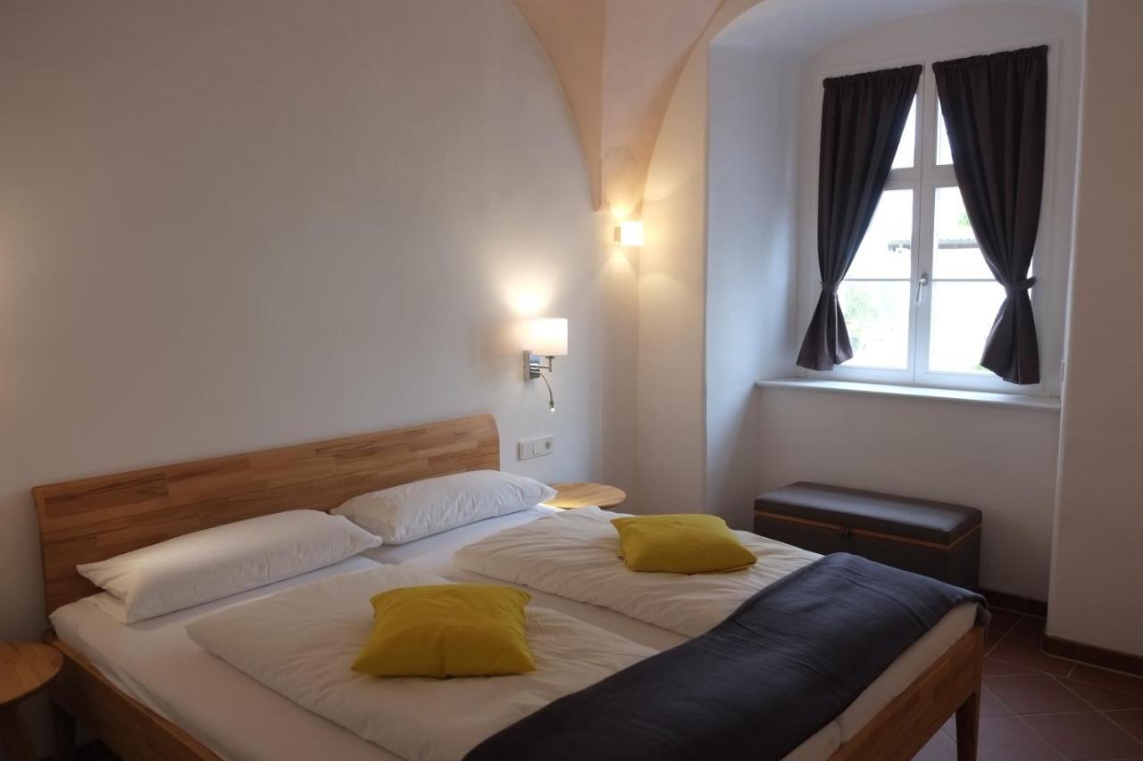 60Qm Wohnung Naabtal Im Historischen Pfarrhaus Pielenhofen Exterior photo
