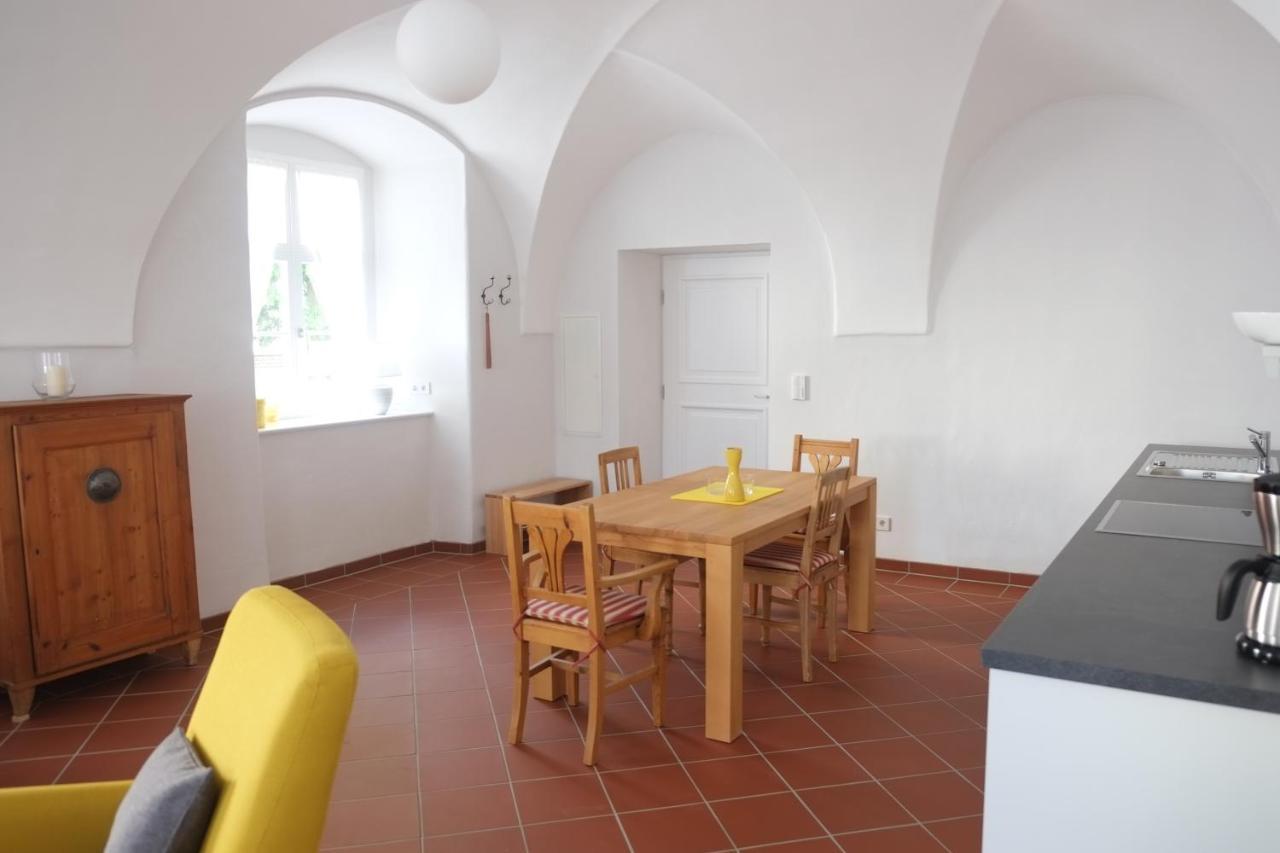 60Qm Wohnung Naabtal Im Historischen Pfarrhaus Pielenhofen Exterior photo